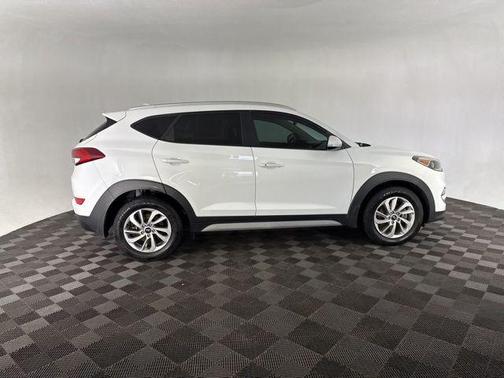 2017 Hyundai TUCSON SE Plus