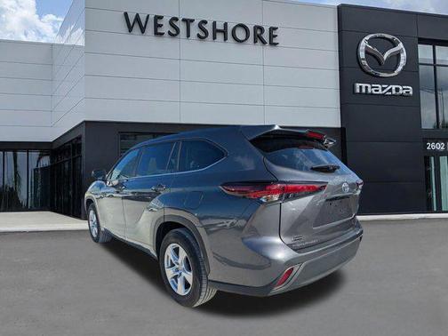 Magnetic Gray Metallic 2025 Toyota Highlander LE