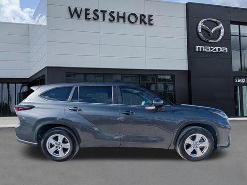 Magnetic Gray Metallic 2025 Toyota Highlander LE