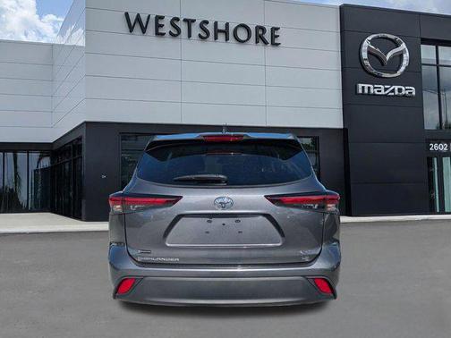 Magnetic Gray Metallic 2025 Toyota Highlander LE