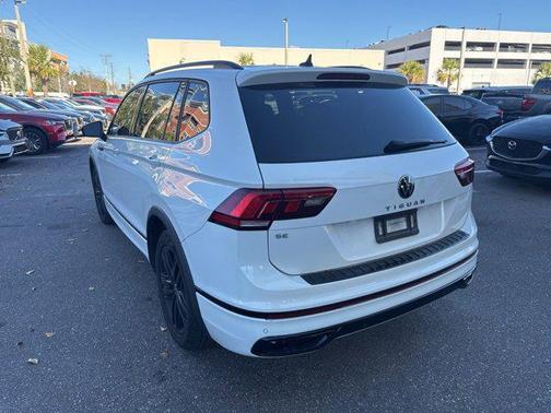 2022 Volkswagen Tiguan 2.0T SE R-Line Black