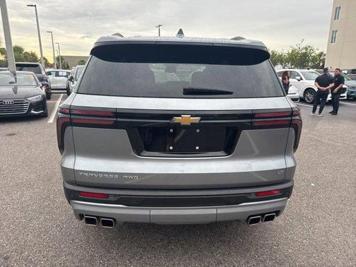 2024 Chevrolet Traverse LT