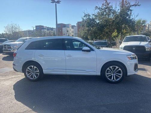 2025 Audi Q7 55 Premium Plus