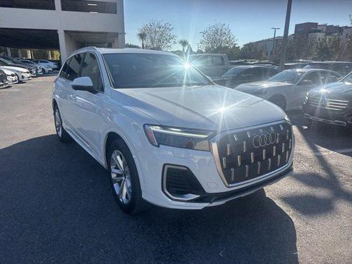 2025 Audi Q7 55 Premium Plus