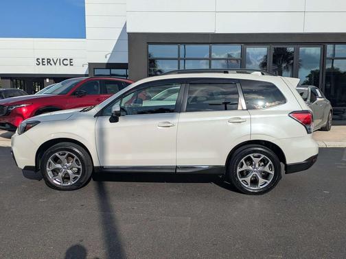 Crystal White Pearl 2017 Subaru Forester 2.5i Touring