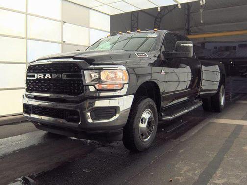 2023 RAM 3500 Tradesman Crew Cab 4x4 8' Box