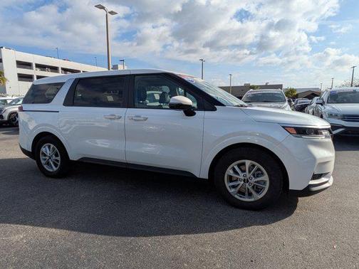 2024 Kia Carnival LX