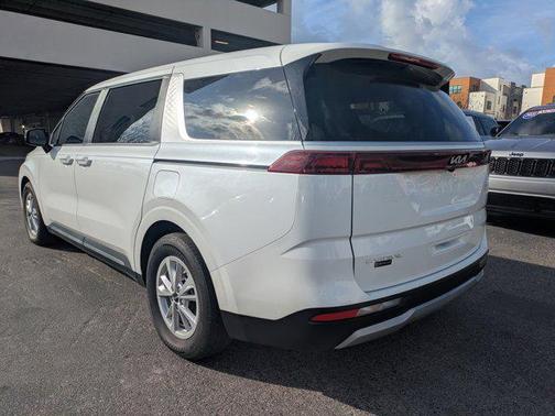 2024 Kia Carnival LX