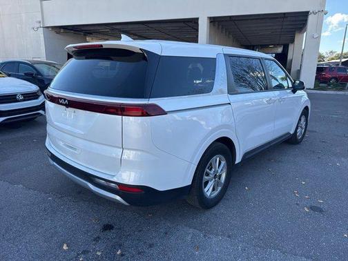 2024 Kia Carnival LX