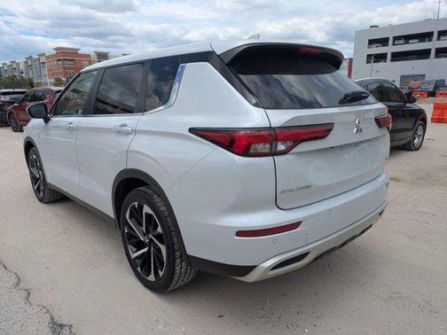 White Diamond 2022 Mitsubishi Outlander SE 2.5 S-AWC