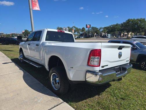 2024 RAM 3500 Big Horn Crew Cab 4x4 8' Box