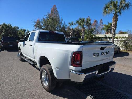 2025 RAM 3500 Tradesman Crew Cab 4x4 8' Box