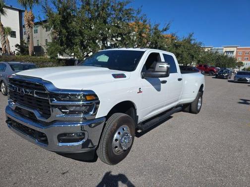 2025 RAM 3500 Tradesman Crew Cab 4x4 8' Box