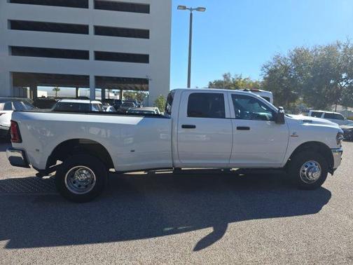 2025 RAM 3500 Tradesman Crew Cab 4x4 8' Box