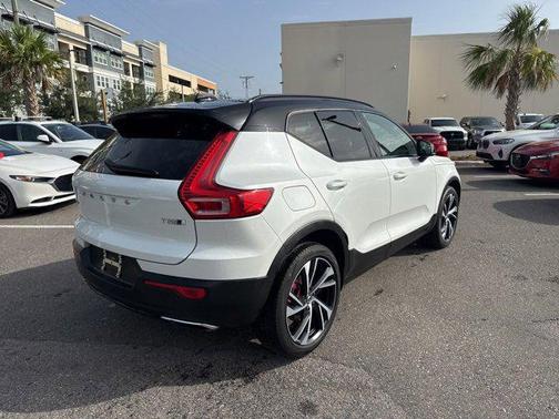 2020 Volvo XC40 T5 R-Design
