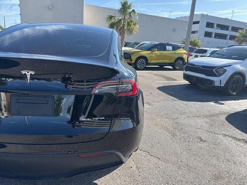 2022 Tesla Model Y Long Range Dual Motor All-Wheel Drive