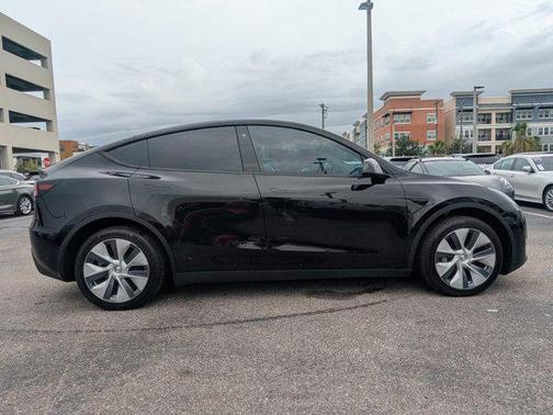 2022 Tesla Model Y Long Range Dual Motor All-Wheel Drive