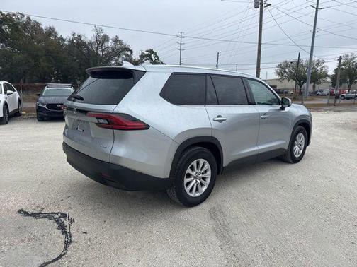 2025 Toyota Highlander LE
