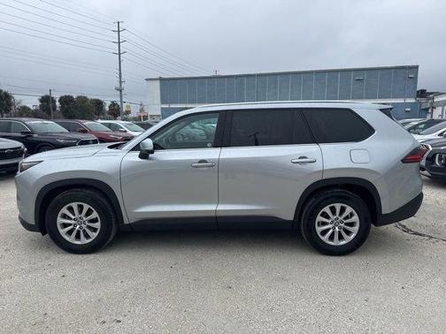 2025 Toyota Highlander LE