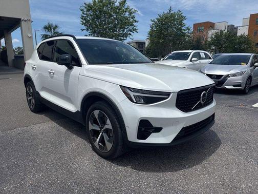 2024 Volvo XC40 B5 Plus Dark Theme