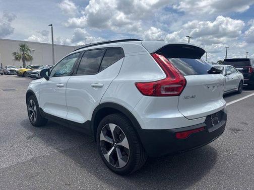 2024 Volvo XC40 B5 Plus Dark Theme