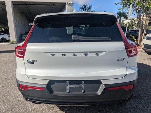 2024 Volvo XC40 B5 Plus Dark Theme