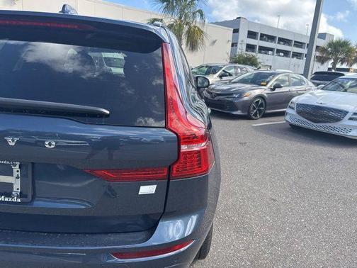 2024 Volvo XC60 Recharge Plug-In Hybrid T8 Core Dark Theme