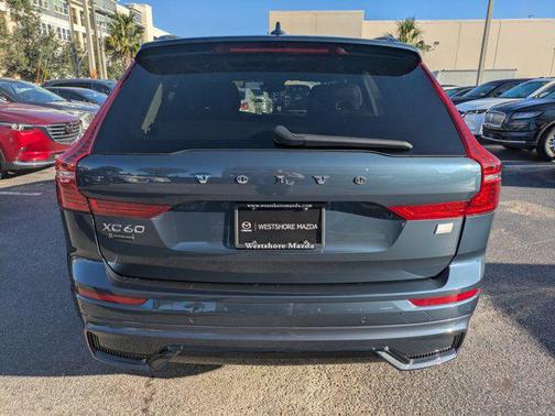 2024 Volvo XC60 Recharge Plug-In Hybrid T8 Core Dark Theme