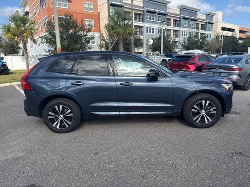 2024 Volvo XC60 Recharge Plug-In Hybrid T8 Core Dark Theme