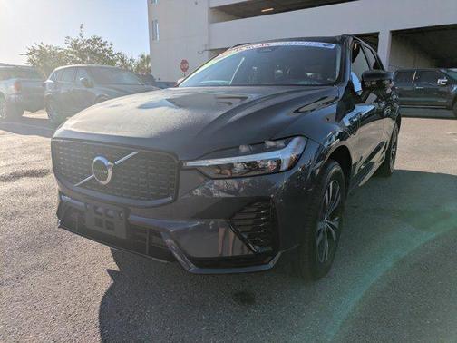2024 Volvo XC60 Recharge Plug-In Hybrid T8 Core Dark Theme