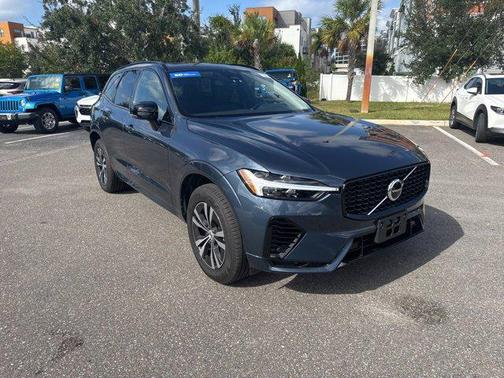 2024 Volvo XC60 Recharge Plug-In Hybrid T8 Core Dark Theme