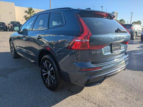 2024 Volvo XC60 Recharge Plug-In Hybrid T8 Core Dark Theme