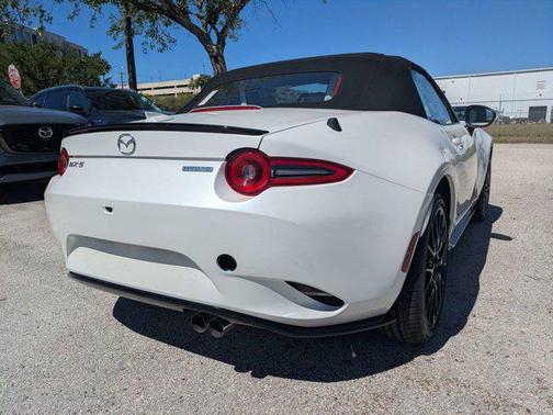 Snowflake White Pearl Mica 2026 Mazda MX-5 Miata Club