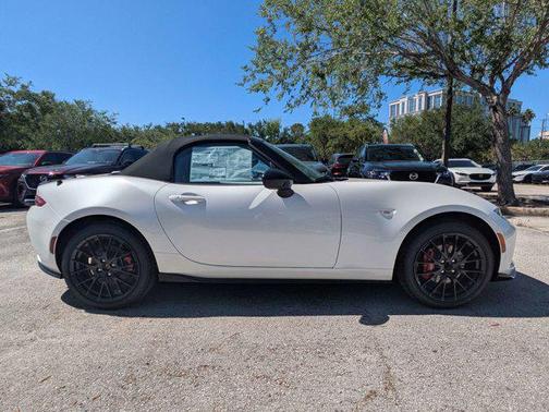 Snowflake White Pearl Mica 2026 Mazda MX-5 Miata Club