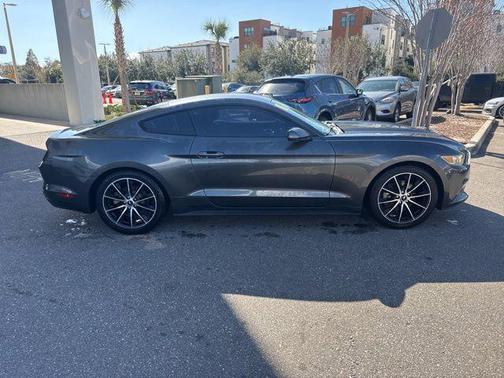 2016 Ford Mustang V6