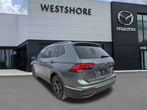 Platinum Gray Metallic 2024 Volkswagen Tiguan 2.0T SE
