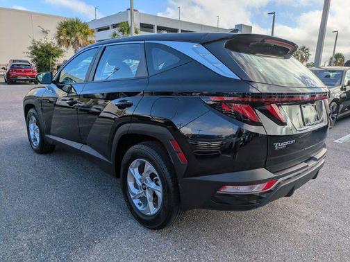 2023 Hyundai TUCSON SE