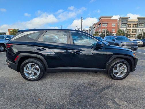 2023 Hyundai TUCSON SE