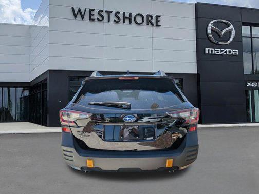 Crystal Black Silica 2022 Subaru Outback Wilderness