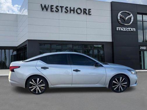 Brilliant Silver Metallic 2021 Nissan Altima SR FWD