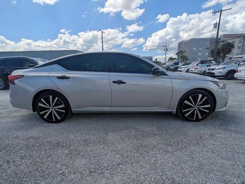 Brilliant Silver Metallic 2021 Nissan Altima SR FWD
