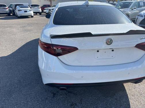 2021 Alfa Romeo Giulia Base