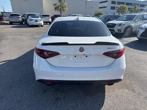 2021 Alfa Romeo Giulia Base
