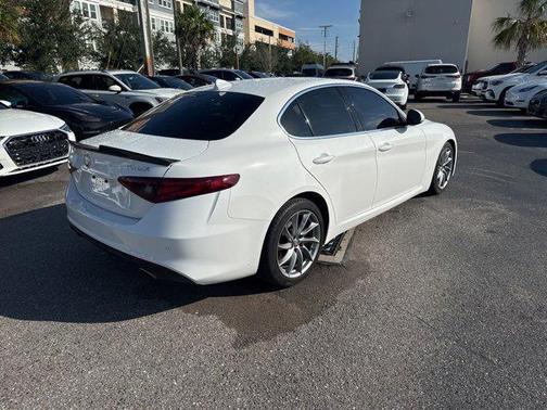 2021 Alfa Romeo Giulia Base