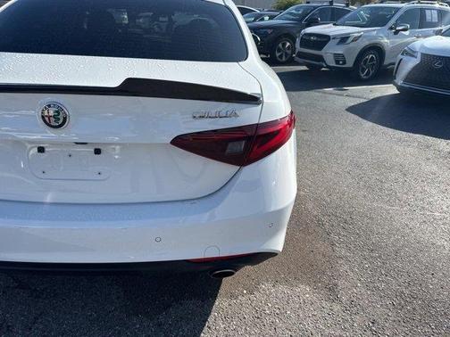 2021 Alfa Romeo Giulia Base