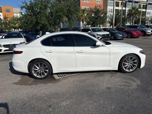2021 Alfa Romeo Giulia Base