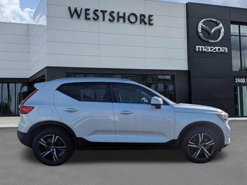 2023 Volvo XC40 B5 Plus Bright Theme