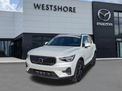 2023 Volvo XC40 B5 Plus Bright Theme