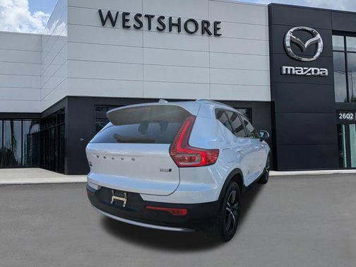 2023 Volvo XC40 B5 Plus Bright Theme