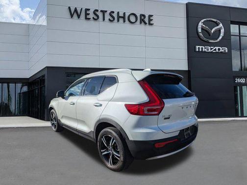 2023 Volvo XC40 B5 Plus Bright Theme